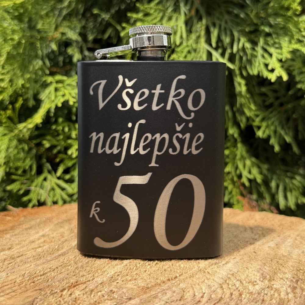 Koláž čiernych gravírovaných ploskačiek Všetko najlepšie k 50
